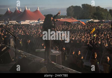 Joey Belladonna d'Anthrax se présentant en direct sur scène au festival Bloodstock le 14 2016 août à Catton Hall, Royaume-Uni. Banque D'Images