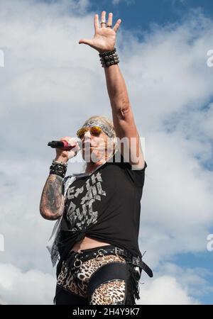 Michael Starr de Steel Panther, en direct sur scène le jour 3 du Download Festival à Donington Park, Royaume-Uni.Date de la photo: Dimanche 11 juin 2017.Crédit photo : Katja Ogrin/ EMPICS Entertainment. Banque D'Images