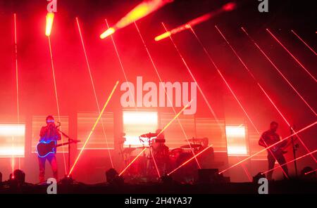 Matt Bellamy, Chris Wolstenholme et Dominic Howard de Muse se présentant sur scène lors du Leeds Festival 2017 à Bramham Park, Yorkshire, Royaume-Uni.Date de la photo: Vendredi 25 août 2017.Crédit photo : Katja Ogrin/ EMPICS Entertainment. Banque D'Images