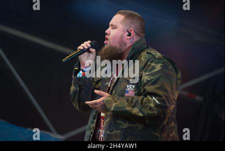 RAG'n'Bone Man en direct sur scène lors du festival n° 6 2017 à Portmeirion, pays de Galles, Royaume-Uni.Date de la photo: Dimanche 10 septembre 2017.Crédit photo : Katja Ogrin/ EMPICS Entertainment. Banque D'Images