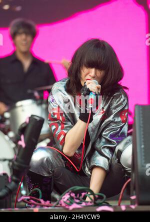 Karen O of Yeah Yeahs se produit sur scène le premier jour du festival All points East à Victoria Park à Londres, Royaume-Uni.Date de la photo: Vendredi 25 mai 2018.Crédit photo : Katja Ogrin/ EMPICS Entertainment. Banque D'Images