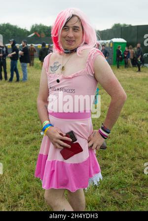 Festival Goers le premier jour du Download Festival à Donington Park à Castle Donington, Royaume-Uni.Date de la photo: Vendredi 08 juin 2018.Crédit photo : Katja Ogrin/ EMPICS Entertainment. Banque D'Images