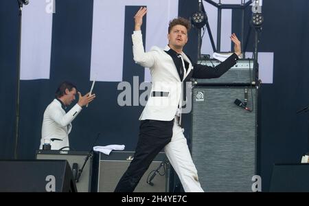 USAGE ÉDITORIAL SEULEMENT par Amlqvist des ruches se produit pendant le spectacle Queens of the Stone Age and Friends à Finsbury Park le 30 juin 2018 à Londres, en Angleterre.Date de la photo: Samedi 30 juin 2018.Crédit photo : Katja Ogrin/ EMPICS Entertainment. Banque D'Images