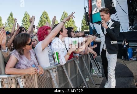 USAGE ÉDITORIAL SEULEMENT par Amlqvist des ruches se produit pendant le spectacle Queens of the Stone Age and Friends à Finsbury Park le 30 juin 2018 à Londres, en Angleterre.Date de la photo: Samedi 30 juin 2018.Crédit photo : Katja Ogrin/ EMPICS Entertainment. Banque D'Images
