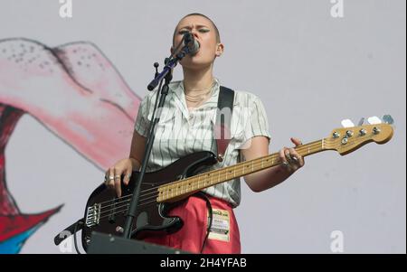 Les Regrettes ont lieu sur scène le deuxième jour du Leeds Festival à Bramham Park à Leeds, Royaume-Uni.Date de la photo: Samedi 25 août 2018.Crédit photo : Katja Ogrin/ EMPICS Entertainment. Banque D'Images