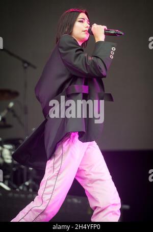 Dua Lipa se produit sur scène le jour 3 du Leeds Festival le 26 août 2018 à Bramham Park Leeds, Angleterre.Date de la photo: Dimanche 26 août 2018.Crédit photo : Katja Ogrin/ EMPICS Entertainment. Banque D'Images