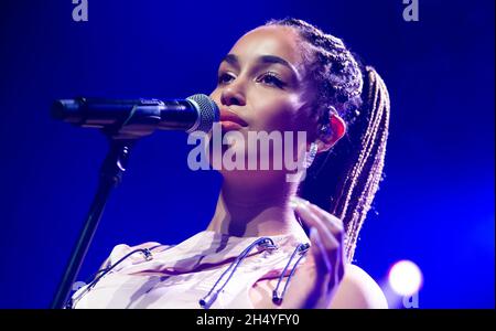 Jorja Smith se présente sur scène le 13 octobre 2018 à l'O2 Academy de Birmingham, en Angleterre.Date de la photo: Samedi 13 octobre 2018.Crédit photo : Katja Ogrin/ EMPICS Entertainment. Banque D'Images