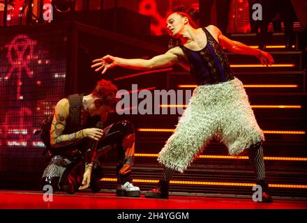 Olly Alexander of Years & Years se produit le 30 novembre 2018 à l'Arena Birmingham, en Angleterre.Date de la photo: Vendredi 30 novembre, 2018.Crédit photo : Katja Ogrin/ EMPICS Entertainment. Banque D'Images