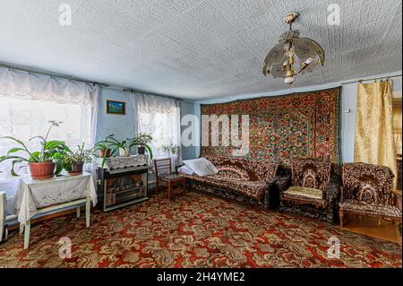 Russie, Moscou- 03 mai 2020: Chambre intérieure appartement moderne lumineux atmosphère confortable. Rare pas moderne simple design années 70 années 90 Banque D'Images