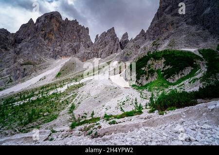 Randonnée dans les Dolomites de Rotwandwiesen, Tyrol du Sud, Italie Banque D'Images