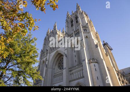 Washignton, États-Unis.05ème novembre 2021.La vue de la cathédrale nationale de Washington devant les services funéraires de l'ancien secrétaire général Colin Powell à Washington, DC, le 5 novembre 2021.Colin Powell meurt le 18 octobre, à l'âge de 84 ans, de complications de la COVID-19 après une bataille contre le cancer du cerveau.Photo Ken Cedeno/UPI crédit: UPI/Alay Live News Banque D'Images