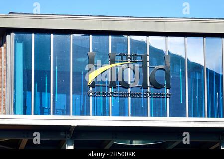 Ipswich, Suffolk, Royaume-Uni - 5 novembre 2021 : après-midi d'hiver au bord de l'eau.The Hold, qui abrite les archives du Suffolk. Banque D'Images