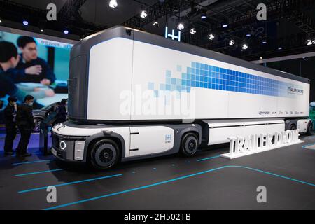 Shanghai, Chine.5 novembre 2021.Un nouveau véhicule énergétique Hyundai est exposé à la 4e China International Import Expo (CIIE) à Shanghai, dans l'est de la Chine, le 5 novembre 2021.Credit: Jin Liwang/Xinhua/Alamy Live News Banque D'Images