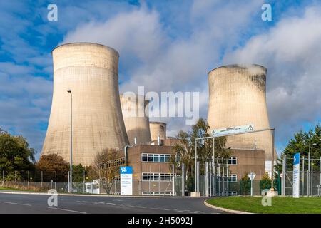 Ratcliffe sur Soar.Nottingham, Royaume-Uni.5 novembre 2021.La centrale électrique de Ratcliffe déversait aujourd'hui des tonnes d'émissions.Il arrive que le sommet de la COP26 se déroule à Glasgow, au Royaume-Uni, où la militante pour le climat Greta Thunberg a mené des milliers de jeunes dans une protestation appelant à des actions sur le changement climatique.Crédit : AG News/Alay Live News Banque D'Images