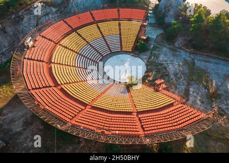 Vue aérienne du bâtiment Odeon sur la colline du Lycabette à Athènes, Grèce Banque D'Images