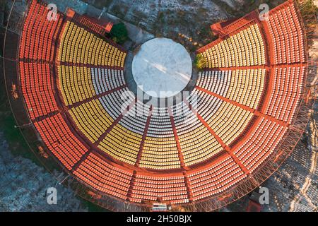 Vue aérienne du bâtiment Odeon sur la colline du Lycabette à Athènes, Grèce Banque D'Images