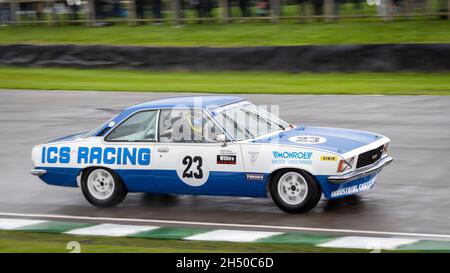 1975 Opel Commodore 2800 GS/E avec le pilote Martyn Spurrell pendant le trophée Gerry Marshall chauffe à la 78e réunion des membres de Goodwood, Sussex, Royaume-Uni. Banque D'Images