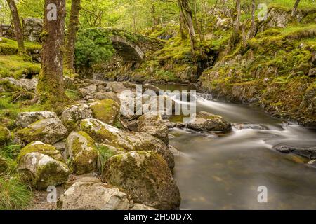 La rivière Afon Artro à l'extrémité ouest de Snowdonia près de Harlech, au nord du pays de Galles Banque D'Images