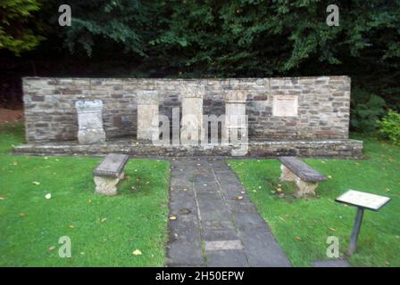 Répliques de piliers avec inscriptions au fort et musée de Vindolanda, moulin de Bardon, Hexham, Northumberland, Angleterre,ROYAUME-UNI Banque D'Images