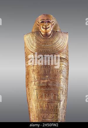 Momie égyptienne de Ptolemaic or Cartonnage d'une dame, Tacheretpaankh , 332-30 av. J.-C., feuille d'or, Musée du Louvre inv E1047.Femme dans le carénage, ousekh collier Banque D'Images