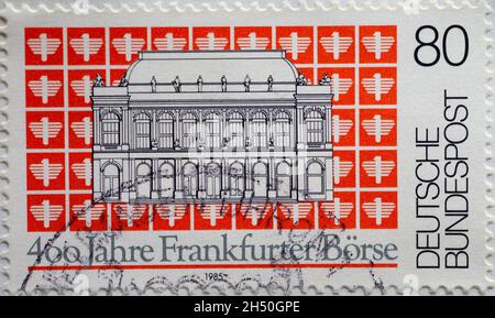 ALLEMAGNE - VERS 1985 : timbre-poste de l'Allemagne, montrant la construction de la bourse internationale de Francfort en face d'un fond carrelé Banque D'Images