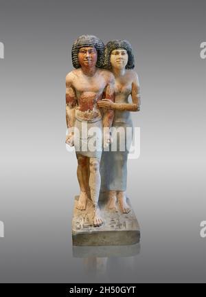 Statue égyptienne de l'inspecteur des scribes Raherka et sa femme Merseankh, vers 2350 av. J.-C., 4-5e dynastie, calcaire .Musée du Louvre E15592. Banque D'Images