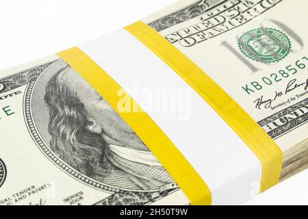Lot de billets de cent dollars américains avec ruban de monnaie en papier vierge. Banque D'Images