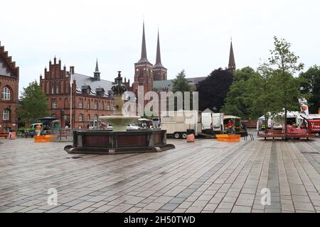 ROSKILDE, DANEMARK - 29 JUIN 2016 : c'est la place Staendertorvet près de la cathédrale principale du pays. Banque D'Images