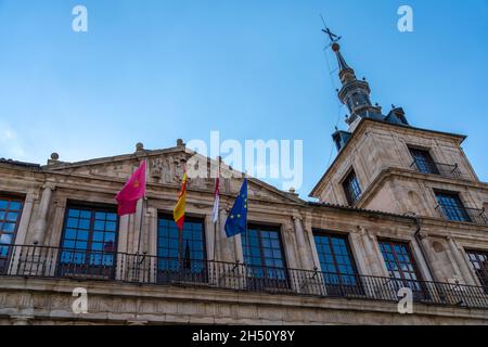 Vue sur le bâtiment Ayuntemiento de Toledo avec Clear Skies Banque D'Images