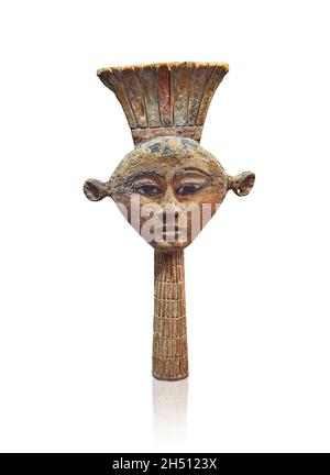 Bois égyptien Sculpture de la déesse Anouket .Musée du Louvre N3534.Anouket (déesse à la vache, tête de, oreilles percées, couronne d'Anouket).Isolant Banque D'Images