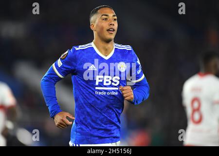 LEICESTER, GBR.4 NOV Youri Tielemans de Leicester City pendant le match de l'UEFA Europa League Group C entre Leicester City et le FC Spartak Moscou au King Power Stadium de Leicester le jeudi 4 novembre 2021.(Credit: Jon Hobley | MI News) Credit: MI News & Sport /Alay Live News Banque D'Images