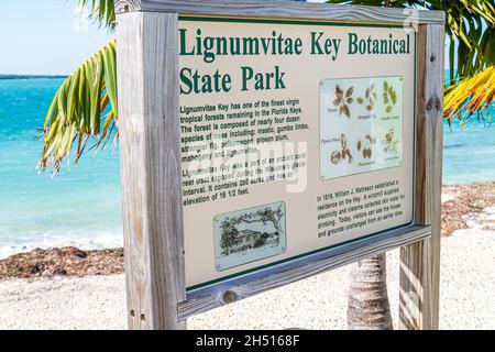 Islamorada US route 1, Overseas Highway, Florida Keys National Marine Sanctuary, Lignumvitae Key Botanical State Park panneau Florida Bay information sur l'eau Banque D'Images