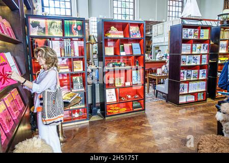 Londres Angleterre,Royaume-Uni Piccadilly,Maison Assouline,librairie éditeur de livres,affichage vente femme recherche shopping shopping boutique vente au détail Banque D'Images