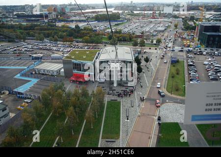 Une vue aérienne de la péninsule de Greenwich depuis la tyrolienne du téléphérique emirates bordant la Tamise de Londres en Angleterre Banque D'Images