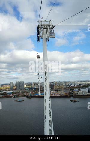 Fermeture à glissière du téléphérique d'Emirates sur la Tamise de Londres en Angleterre Banque D'Images