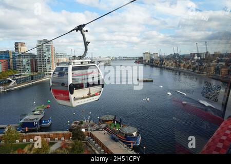 Fermeture à glissière du téléphérique d'Emirates sur la Tamise de Londres en Angleterre Banque D'Images