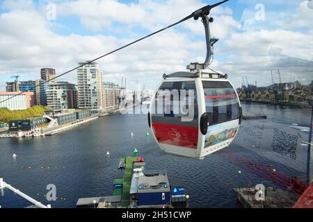 Fermeture à glissière du téléphérique d'Emirates sur la Tamise de Londres en Angleterre Banque D'Images