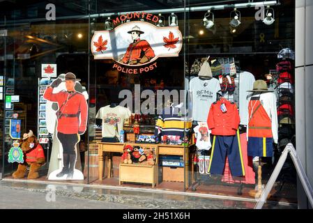 Vancouver, Canada - le 4 mars 2020 : la boutique de cadeaux de la poste de police montée, rue West Cordova, est le seul magasin officiel de vente au détail de produits de la GRC.L'OT Banque D'Images