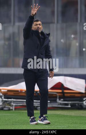 Milan, Italie, 3 novembre 2021.Sergio Conceicao l'entraîneur-chef du FC Porto réagit lors du match de l'UEFA Champions League à Giuseppe Meazza, Milan.Le crédit photo devrait se lire: Jonathan Moscrop / Sportimage Banque D'Images