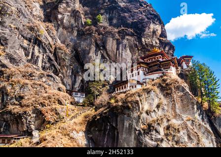 Taktshang Goemba, Monastère Taktsang Palphug ou Monastère Tigren's Nest, le plus célèbre monastère du Bhoutan, dans une falaise de montagne dans la vallée de Paro.Vue Banque D'Images