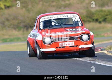 #103 Dennis McConnell 1975 Mk 1 Ford Escort, course à Hampton Downs, Nouvelle-Zélande 20 2021 mars.Ex saloon historique Halliday NZ Freighters. Banque D'Images