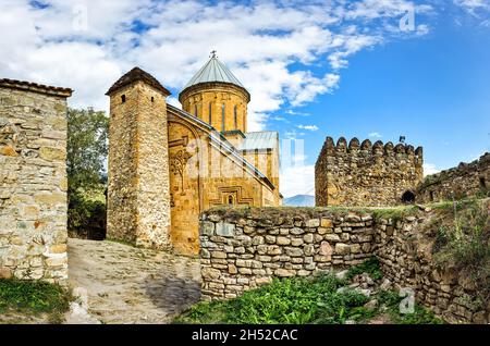 Ananuri est un complexe de châteaux situé sur la rivière Aragvi en Géorgie, à environ 72 kilomètres de Tbilissi. Banque D'Images