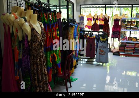 Vêtements mode vêtements fait main magasin de vêtements pour les gens thaïlandais et les voyageurs étrangers visitez le shopping et sélectionnez acheter port dans le confort local Banque D'Images