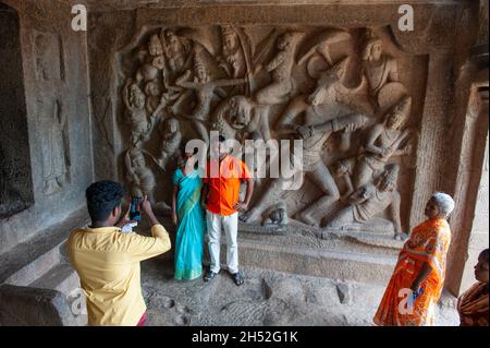 Mamallapuram, Inde - août 2021 : le site archéologique de Mamallapuram est célèbre pour les temples sculptés dans la pierre.La déesse Durga. Banque D'Images