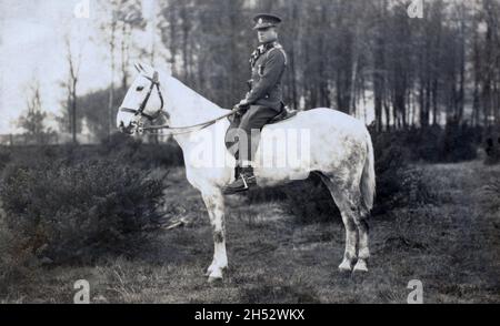 Un portrait de la première Guerre mondiale d'un soldat de cavalerie britannique, monté sur un cheval. Banque D'Images