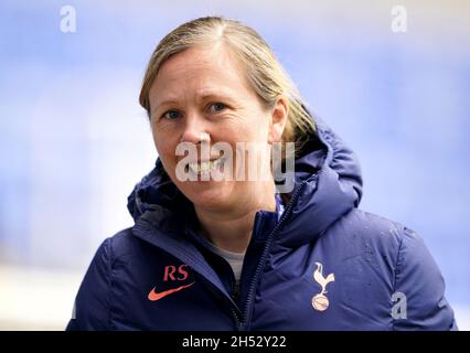 Photo du dossier datée du 14-03-2021, de la gestionnaire de Tottenham Hotspur Rehanne Skinner.Rehanne Skinner retombe dimanche dans le conflit avec le « grand club » Manchester United alors que Tottenham revient à la Super League féminine après une pause de quatre semaines.Date de publication : samedi 6 novembre 2021. Banque D'Images