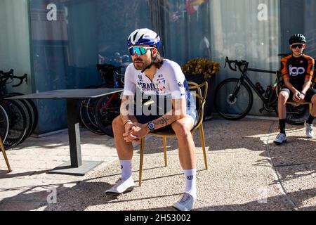 Jérusalem, Israël.06e novembre 2021.Le cycliste allemand Rick Zabel de UCI WorldTeam Israel Start-Up Nation (ISN) se prépare à une exposition organisée par l'équipe à Jérusalem.Crédit : Ilia Yefimovich/dpa/Alay Live News Banque D'Images