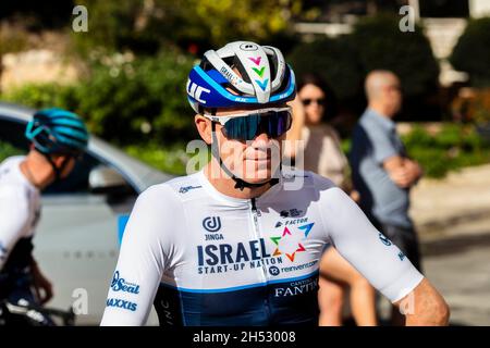 Jérusalem, Israël.06e novembre 2021.Le cycliste britannique Chris Froome de UCI WorldTeam Israel Start-Up Nation (ISN) participe à une exposition organisée par l'équipe à Jérusalem.Crédit : Ilia Yefimovich/dpa/Alay Live News Banque D'Images