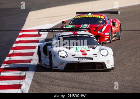 Bahreïn.06e novembre 2021.92 estre Kevin (fra), Jani Neel (che), Christensen Michael (dnk), Porsche GT Team, Porsche 911 RSR - 19, action pendant les 8 heures de Bahreïn, 6ème tour du Championnat mondial d'endurance 2021 de la FIA, FIA WEC, sur le circuit international de Bahreïn, du 4 au 6 novembre 2021 à Sakhir,Bahreïn - photo Joao Filipe / DPPI crédit: DPPI Media / Alay Live News Banque D'Images