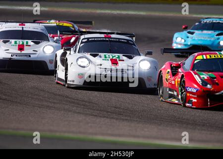 Bahreïn.06e novembre 2021.92 estre Kevin (fra), Jani Neel (che), Christensen Michael (dnk), Porsche GT Team, Porsche 911 RSR - 19, action pendant les 8 heures de Bahreïn, 6ème tour du Championnat mondial d'endurance 2021 de la FIA, FIA WEC, sur le circuit international de Bahreïn, du 4 au 6 novembre 2021 à Sakhir,Bahreïn - photo Joao Filipe / DPPI crédit: DPPI Media / Alay Live News Banque D'Images